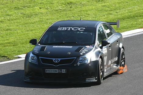 Sådan kommer det til at se ud i 2012, når Scandinavian Touring Car Championship afvikles efter det nye reglement. DTC-køreren James Thompson præsenterede i weekenden på Brands Hatdh en prototype bygget op efter det nye reglement.